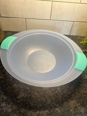 Vintage Tupperware Impressions Fruit or Salad Bowl Mint Grip Handles - 2.8 ltr